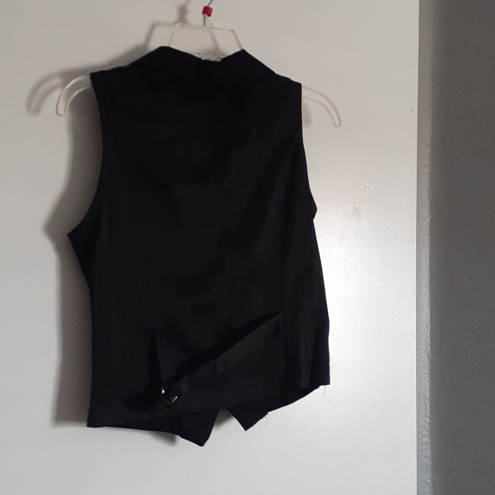 Vest - Picture 3 of 6